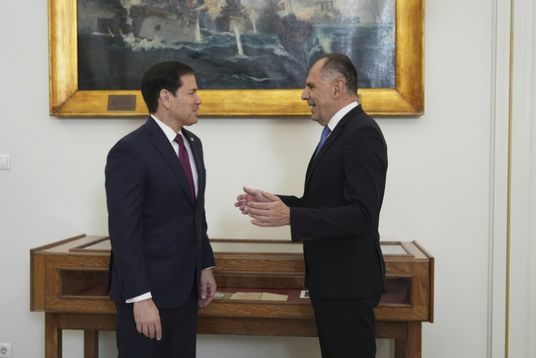 Le chef de la diplomatie américaine Marco Rubio, à gauche, et son homologue grec Giorgos Gerapetritis, le 7 octobre 2026, à Athènes en Grèce ( POOL / Mark Schiefelbein )