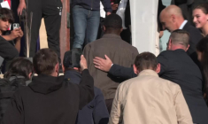 Football: Dembélé présente son Ballon d'Or aux habitants d'Evreux