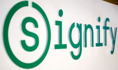 Le logo de Signify est représenté au siège d'Eindhoven