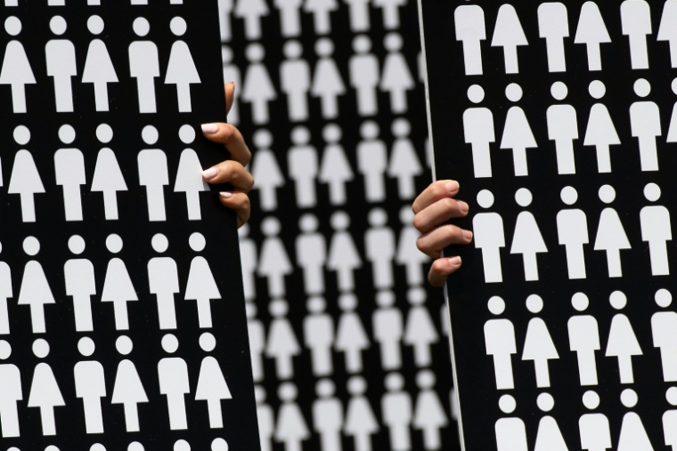 L'essor de l'intelligence artificielle pourrait renforcer les disparités de genre sur le marché du travail si aucune mesure n'est prise, avertissent des responsables du Forum économique mondial et de LinkedIn  ( AFP / Jim WATSON )