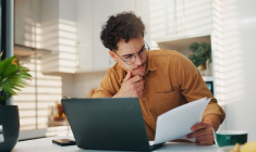 (Le relevé de compte, ce document bancaire essentiel pour piloter vos finances personnelles - Crédit photo : Adobe Stock)