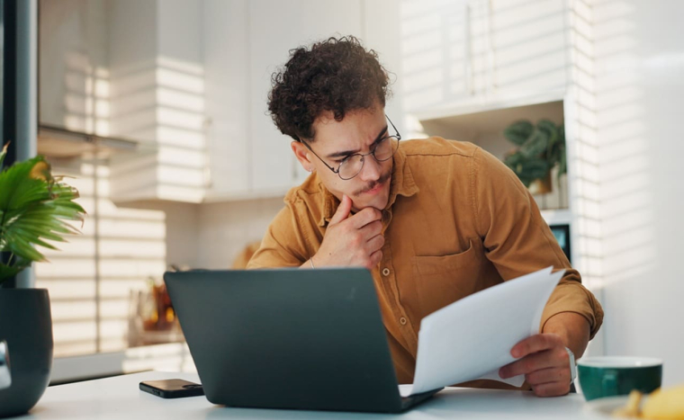 (Le relevé de compte, ce document bancaire essentiel pour piloter vos finances personnelles - Crédit photo : Adobe Stock)