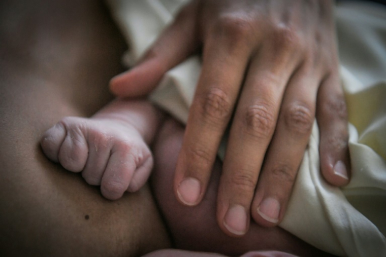 La campagne de prévention des bébés français contre le principal virus à l'origine de la bronchiolite va démarrer le 1er septembre ( AFP / LOIC VENANCE )