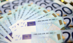 ( AFP / DENIS CHARLET )