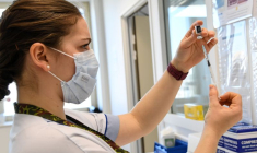 CORONAVIRUS: LA PROPORTION DE FRANÇAIS PRÊTS À SE FAIRE VACCINER AUGMENTE, SELON LE SONDAGE HARRIS