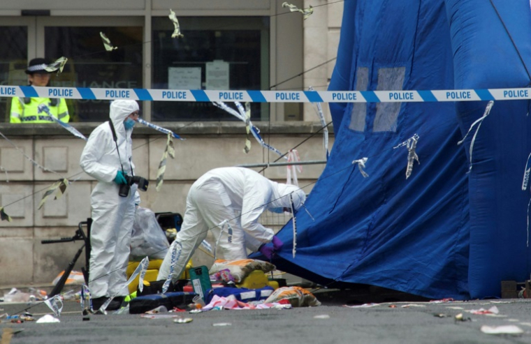Des agents de la police scientifique à Liverpool, dans le nord-ouest de l'Angleterre, le 27 mai 2025 ( AFP / PAUL ELLIS )