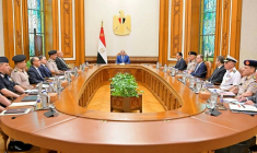 Photo diffusée par la présidence égyptienne, montrant le président égyptien Abdel Fattah al-Sissi lors d'une réunion du Conseil de défense nationale au palais présidentiel d'Ettihadiya, au Caire, le 18 octobre 2026 ( EGYPTIAN PRESIDENCY / - )