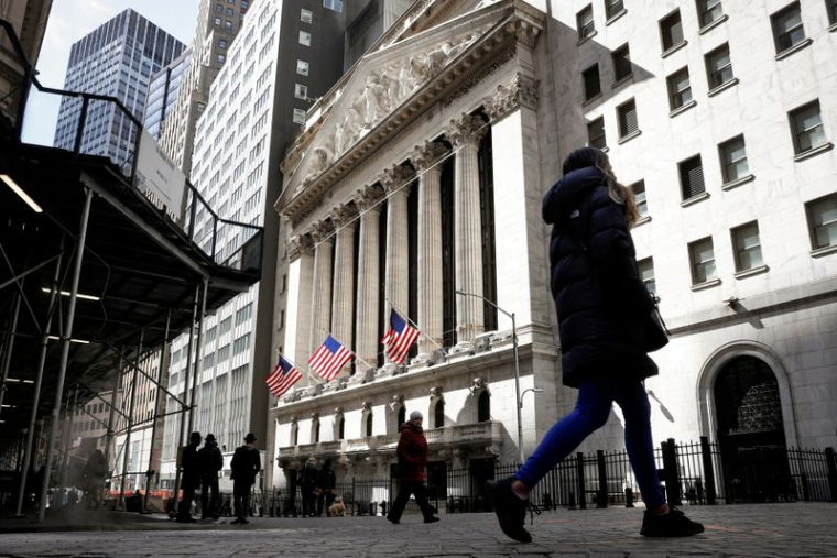 WALL STREET OUVRE EN HAUSSE
