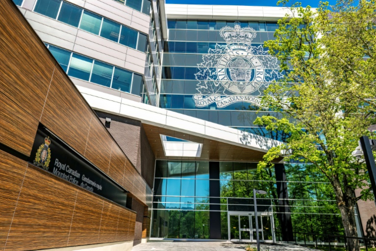 Le siège de la Gendarmerie royale du Canada (GRC) en Colombie-Britannique, dans la ville de Surey, en mai 2024 ( AFP / Sebastien ST-JEAN )