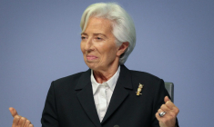 Ni «faucon» ni «colombe», Christine Lagarde se considère plutôt comme «chouette», animal qu'elle arborait lors de la dernière réunion de la BCE. (© D. Roland / AFP)
