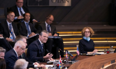 Le secrétaire américain à la Défense, Pete Hegseth, prend la parole lors d'une réunion des ministres de la Défense de l'Otan au siège de l'organisation, à Bruxelles, le 18 juin 2026 ( AFP / JOHN THYS )