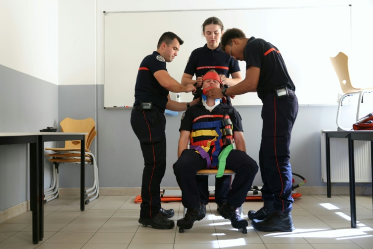 Des pompiers du service d'incendie et de secours (SDIS 77) lors d'un exercice dans la caserne de Ferrières-en-Brie, en Seine-et-Marne, le 10 juillet 2026  ( AFP / Thomas SAMSON )