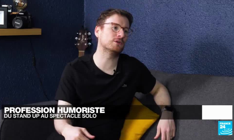 Le stand up à la française : l'art de faire rire les foules
