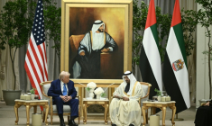 Le président américain Donald Trump et son homologue émirati cheikh Mohamed ben Zayed, le 15 mai 2025 à Abou Dhabi ( AFP / Brendan SMIALOWSKI )