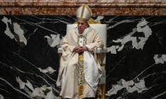 LE PAPE FRANÇOIS ESPÈRE UNE RENAISSANCE POST-PANDÉMIQUE LORS DE LA VEILLÉE PASCALE