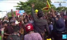 Sri Lanka : violentes manifestations, démission de tous les ministres
