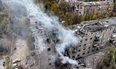 Un bâtiment endommagé par une frappe à Kryvyï Rih, en Ukraine, le 11 novembre 2024. ( STATE EMERGENSY SERVICE OF UKRAI / HANDOUT )
