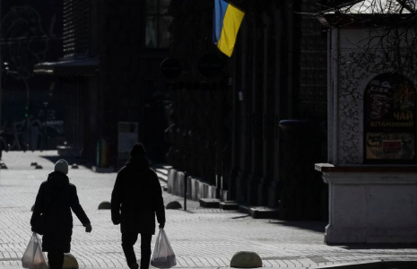 LA RUSSIE RÉORGANISE SES TROUPES PRÈS DE KIEV, L'UE PRÉPARE SA RIPOSTE