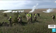 Des civils ukrainiens formés par l'armée britannique en Angleterre