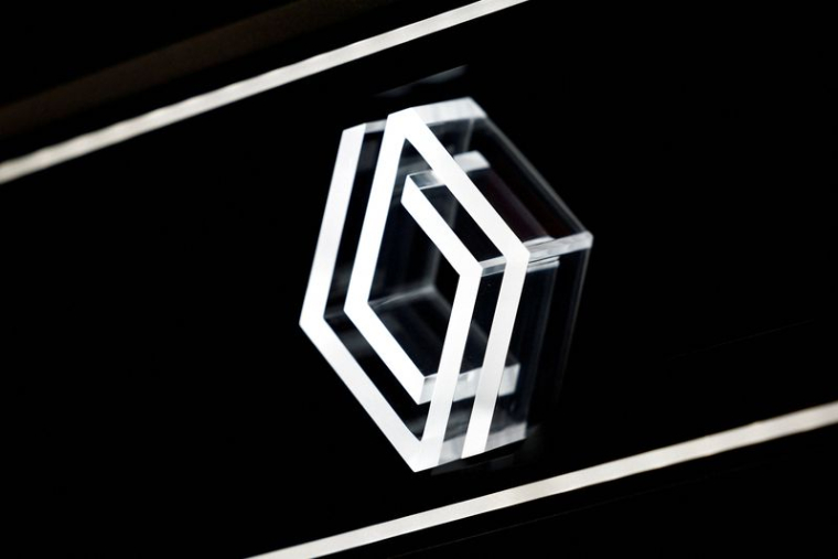 Photo d'archives du logo de Renault au Salon de l'Automobile de Paris 2022