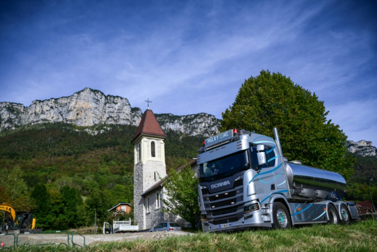 Face à la sécheresse, Sainte-Marie-du-Mont, petit village de Chartreuse, est contraint de s'approvisionner en eau par camion-citerne le 21 septembre 2026 ( AFP / OLIVIER CHASSIGNOLE )