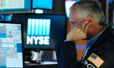 Malgré la hausse des prix et le risque de relèvement des taux, à Wall Street l'indice S&P 500 a enregistré 65 séances de plus haut historique depuis le début de l'année, se rapprochant du sommet de 1995 (77 séances). (© AFP)