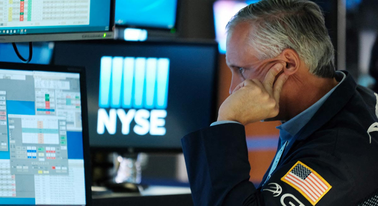 Malgré la hausse des prix et le risque de relèvement des taux, à Wall Street l'indice S&P 500 a enregistré 65 séances de plus haut historique depuis le début de l'année, se rapprochant du sommet de 1995 (77 séances). (© AFP)