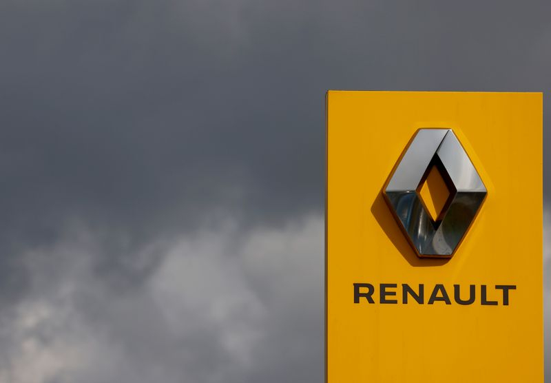 RENAULT SUSPEND SON ACTIVITÉ À MOSCOU, RÉFLÉCHIT À SON AVENIR DANS AVTOVAZ