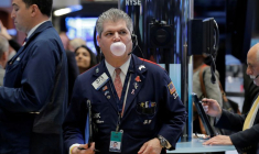 Les traders travaillent sur le parquet de la Bourse de New York (NYSE)