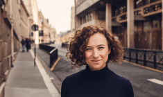 La solution la plus équilibrée consiste souvent à arbitrer partiellement: débloquer une portion de l’épargne pour l’apport immobilier, tout en laissant le reste fructifier sur le PEE. ( crédit photo : Getty Images )