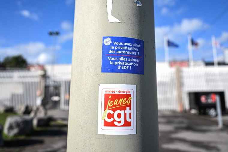 La CGT énergie menace de "s'occuper" des élus favorables à la réforme des retraites (photo d'illustration). ( AFP / SAMEER AL-DOUMY )