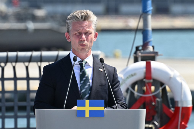 Le ministre suédois de la Défense, Pal Jonson, en Pologne le 29 juin 2026.  ( AFP / MARCIN GADOMSKI )
