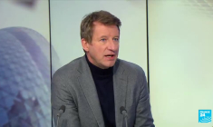 Yannick Jadot : "Si Emmanuel Macron a envie de prendre l’avion, il va à la COP15 et non à Doha"