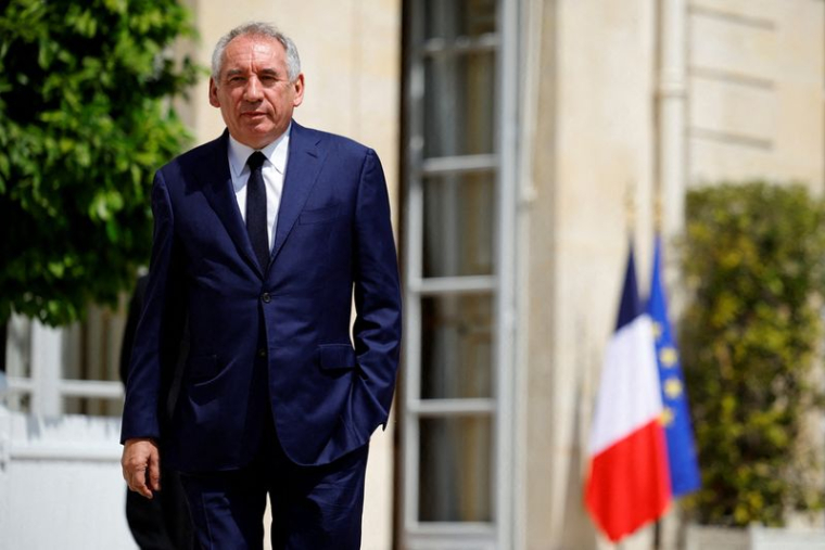 François Bayrou, quitte le Palais de l'Elysée à Paris