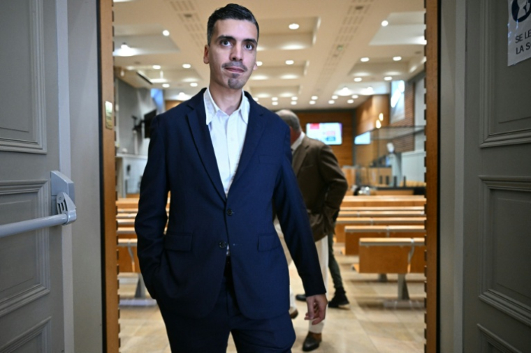 Mourad Battikh, avocat de cousins de Delphine Jubillar et de son amant, le 30 septembre 2025 à Albi ( AFP / Lionel BONAVENTURE )