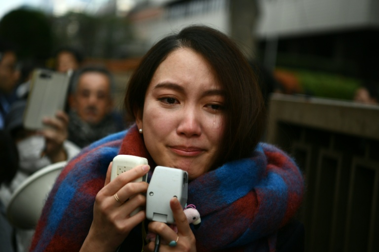 La journaliste japonaise Shiori Ito devant le tribunal de district de Tokyo, le 18 décembre 2019, après le jugement sur une action en dommages et intérêts intentée par elle, accusant un ancien journaliste de télévision de viol ( AFP / CHARLY TRIBALLEAU )