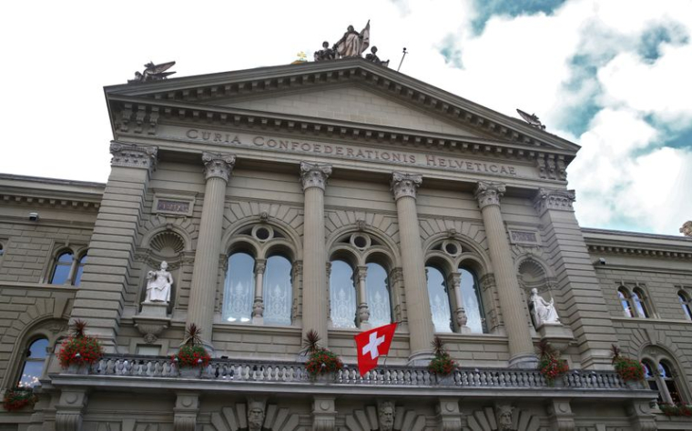 LA SUISSE RELÈVE SA PRÉVISION DE PIB POUR 2020, RESTE PRUDENTE FACE AU CORONAVIRUS