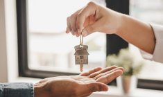 Souscrire son premier prêt immobilier (Crédits photo : Adobe Stock -  )