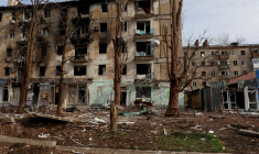 Vue de bâtiments résidentiels lourdement endommagés par des frappes militaires russes permanentes dans la ville d'Avdiivka, sur la ligne de front