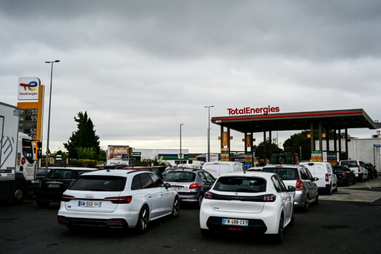 Station-service TotalEnergies à Beziers (sud de la France) le 1er octobre 2026 ( AFP / Gabriel BOUYS )