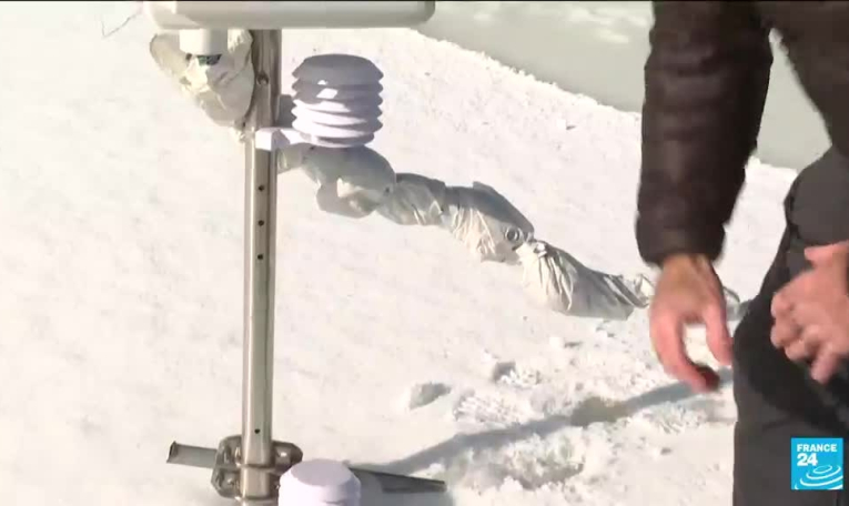 Canada : la plus grande patinoire du monde reste fermée, faute de glace
