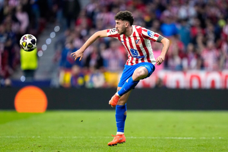 Une vitre du car de l’Atlético brisée par un projectile