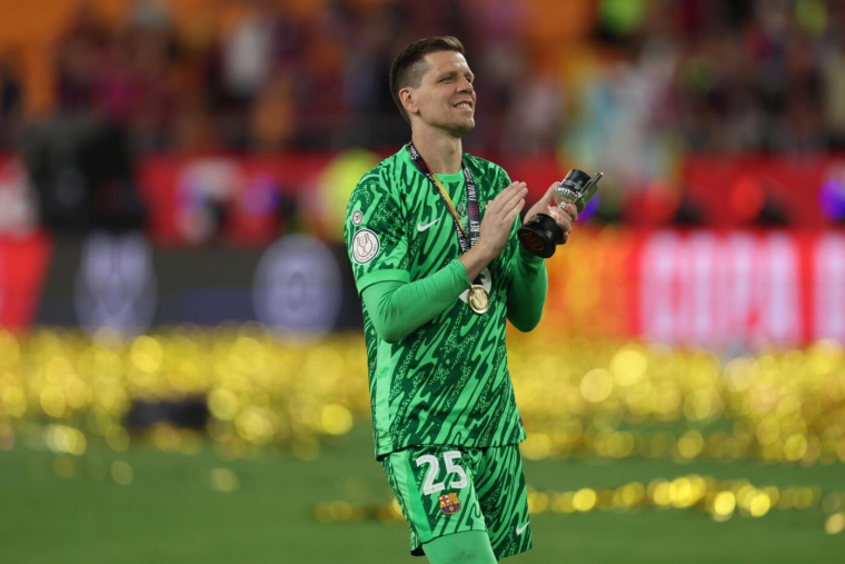 Hansi Flick se moque royalement du tabagisme de Wojciech Szczęsny