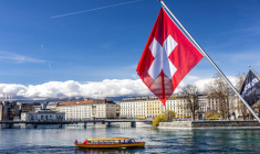 Le drapeau suisse au port de Genève
