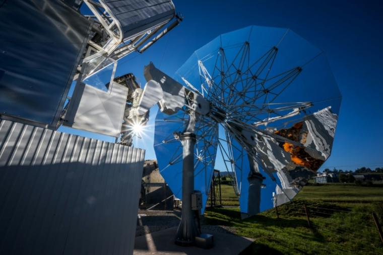 Un four solaire de la société Panatère à La Chaux-de-Fonds, en Suisse, le 2 octobre 2025 ( AFP / Fabrice COFFRINI )