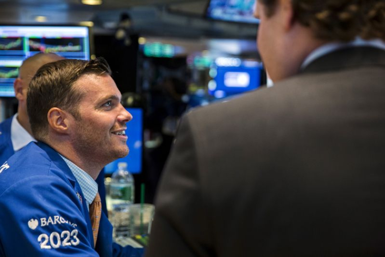 WALL STREET OUVRE EN HAUSSE