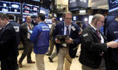 Photo des traders qui travaillent sur le parquet de la Bourse de New York