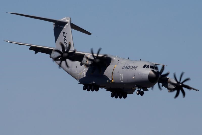 CRASH A400M: AIRBUS AU COURANT D'UNE FAIBLESSE LOGICIELLE