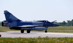 Un chasseur Mirage 2000-5 de l'armée de l'air française sur la base aérienne militaire d'Amari