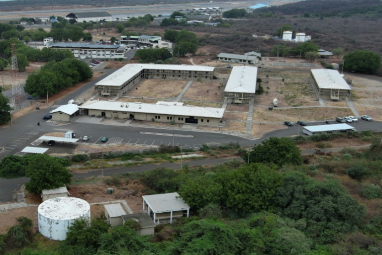 Vue aérienne des installations qui abritaient un poste opérationnel avancé des États-Unis sur la base aérienne Eloy Alfaro à Manta, en Équateur, le 8 novembre 2025 ( AFP / Marcos PIN )